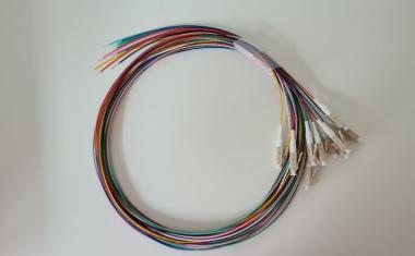 Faserpigtail LC 50/125µ, OM4, 0,9mm LSZH / 12er Satz, farb. Fasern, 2m 