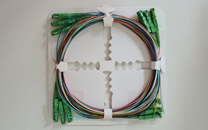 Fibre pigtail E2000®/APC8°, set de 12 couleurs, 900µm, 2m, 9/125µm OS2 